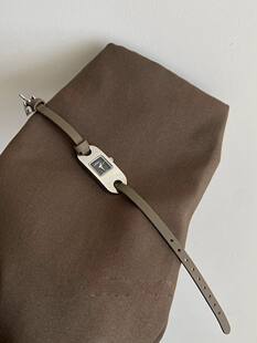 Small design retro sophisticated universal watch, light luxury style, thin strap, high-quality style, bright catchy style