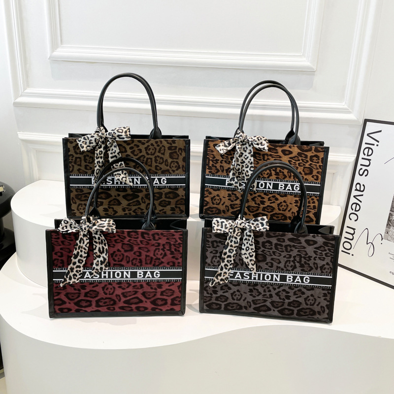 Primavera nueva moda estampado de leopardo de alta capacidad bolso de hombro de estilo extranjero bolso de viaje de nicho para mujeres