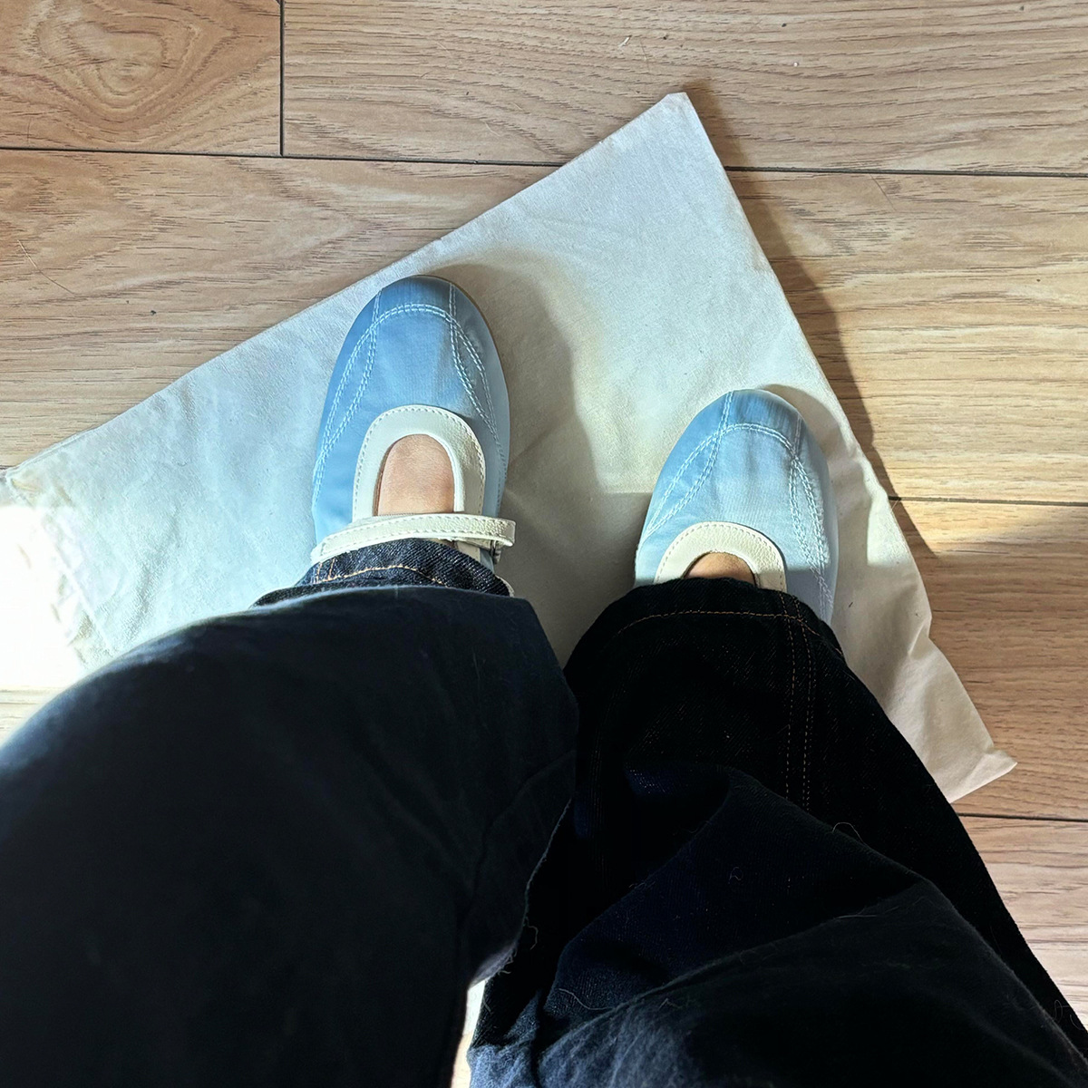 Versión de piel de oveja ~ Velcro boca baja deportivo zapatos de ballet planos moda femenina todo fósforo azul cuero zapatos Mary Jane