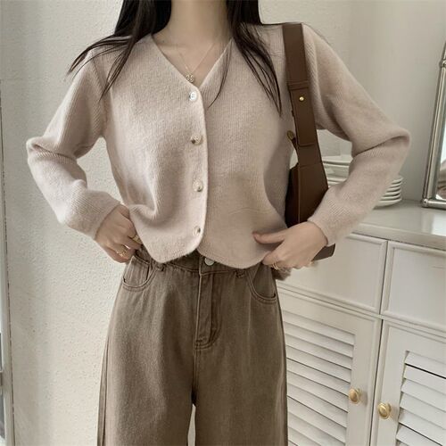 Early autumn Korean-style soft and fluffy solid-color V-neck cardigan, effortless short-length layering knitwear, versatile women's lightweight outerwear