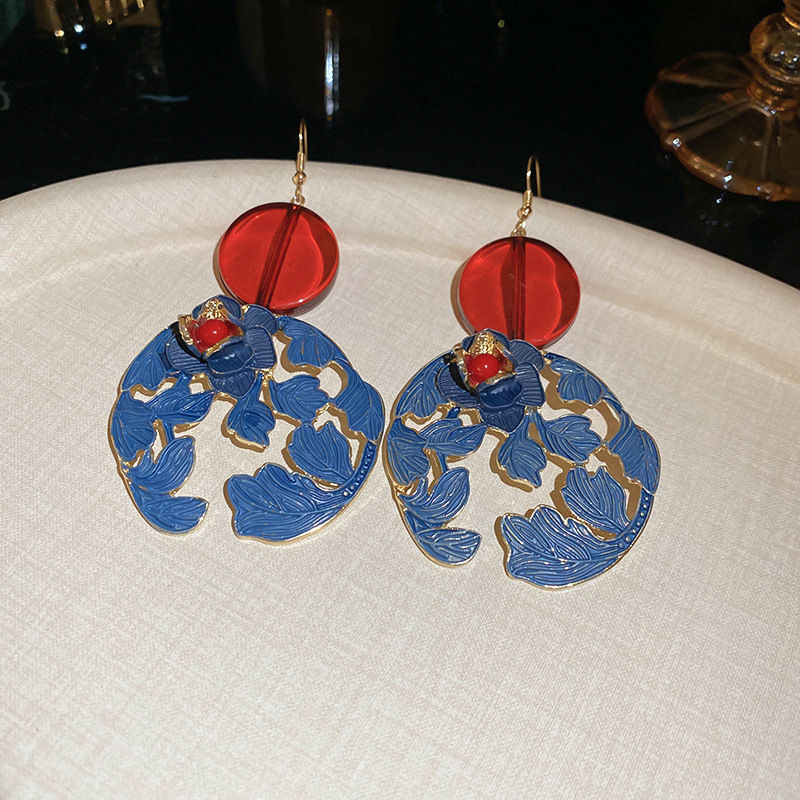 Pendientes de flores pintadas en aerosol rojo y azul con aguja de plata Pendientes de temperamento de nicho estilo de Hong Kong Pendientes retro elegantes de alta gama mujeres