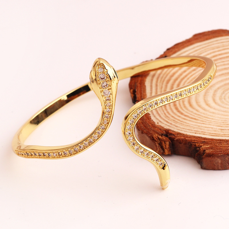 Ins Style Retro Snake Copper 18k Gold Plated Zircon Bangle In Bulk display picture 5