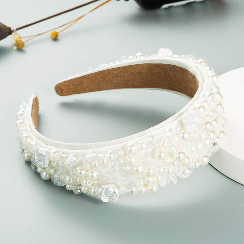 Baroque Hand-sewn Pearl Crystal Wide-brimmed Fabric Headband Women display picture 3