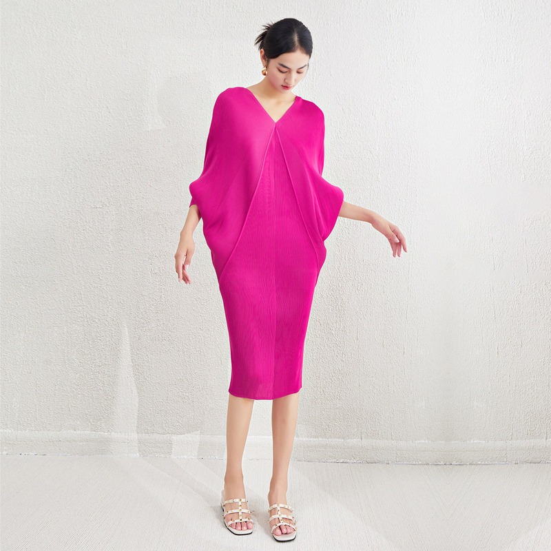 Cross-Border Large Size V Neck Dress for Women Customized European and American Dress for Fat Mm, High-End Pleated Belly-Covering Slimming Look Long Skirt