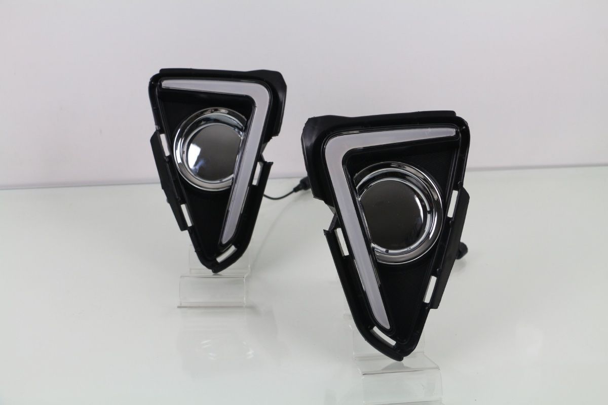 Suitable for 16-19 Toyota Rav4 Rongfang Daytime Running Lights Modified Led Front Fog Lights Streamer Driving Lights Decorative Lights