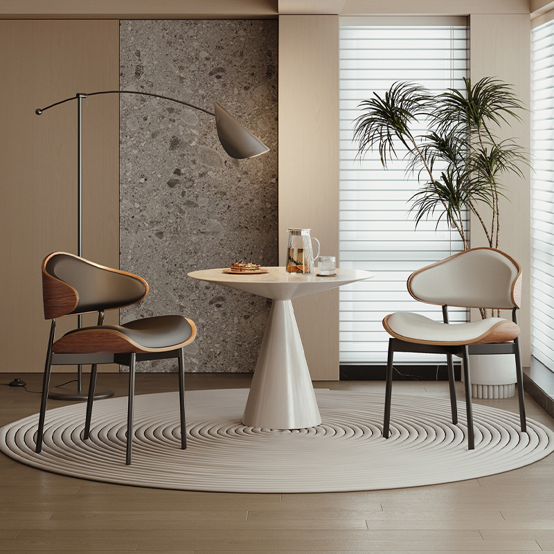 Silla de comedor para el hogar, estilo italiano, silla de negociación de lujo ligera, sentido de alta calidad, respaldo de madera maciza simple, silla de mesa Eames