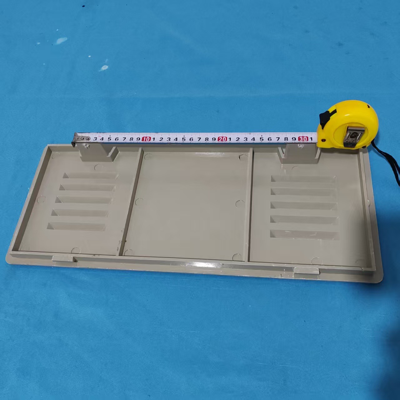 档风板反面孔距