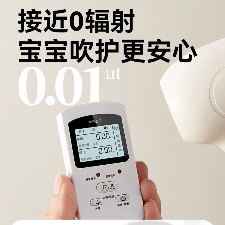 小貝熊の乳幼児のドライヤーはお尻を吹きます。|undefined