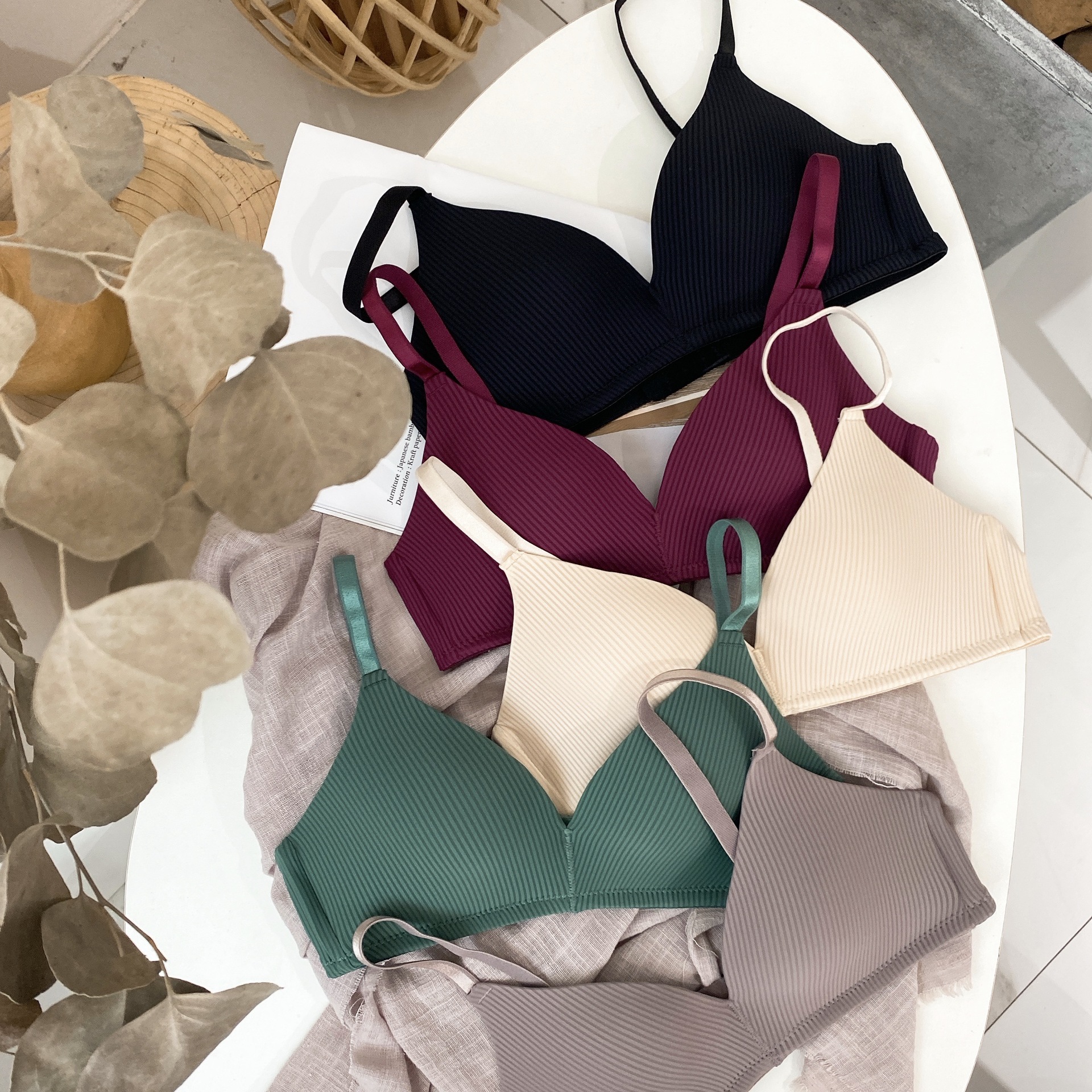 Recolección lateral tridimensional francesa cómoda sin costuras, soporte superior, leche antideslizante, ropa interior antiflacidez, sujetador de texto femenino