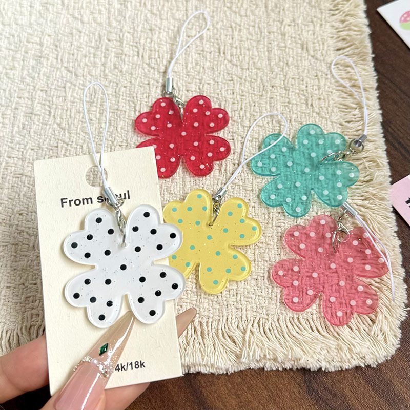 Fresh and sweet four-leaf clover pearl polka dot glitter pendant bag accessory ins keychain girly charm pendant