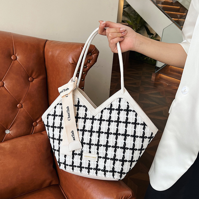 2024 New Women's Bag Large Capacity Commuter Tote Bag Fashionable Large Shoulder Bag Red Canvas Bag 2024 New Women's Bag Large Capacity Commuter Tote Bag Fashionable Large Shoulder Bag Red Canvas Bag