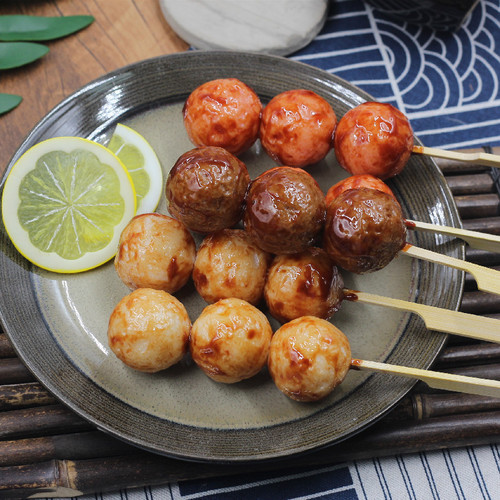 Simulated food Japanese teriyaki crispy bone meatball skewers charcoal grilled chicken meatball skewers model convenience store decoration shooting props