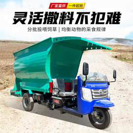 牛羊草料全日粮撒草车5立方喂料车图片 柴油动力撒料车操作简单