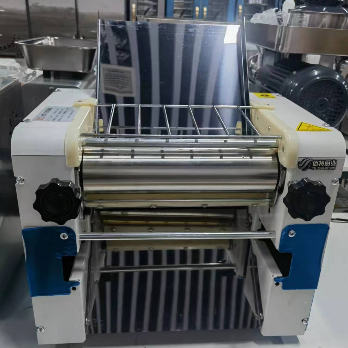 Prensa de fideos eléctrica de acero inoxidable comercial de escritorio 300 silenciosa máquina de amasado de fideos máquina de fideos de alta velocidad Shengyang