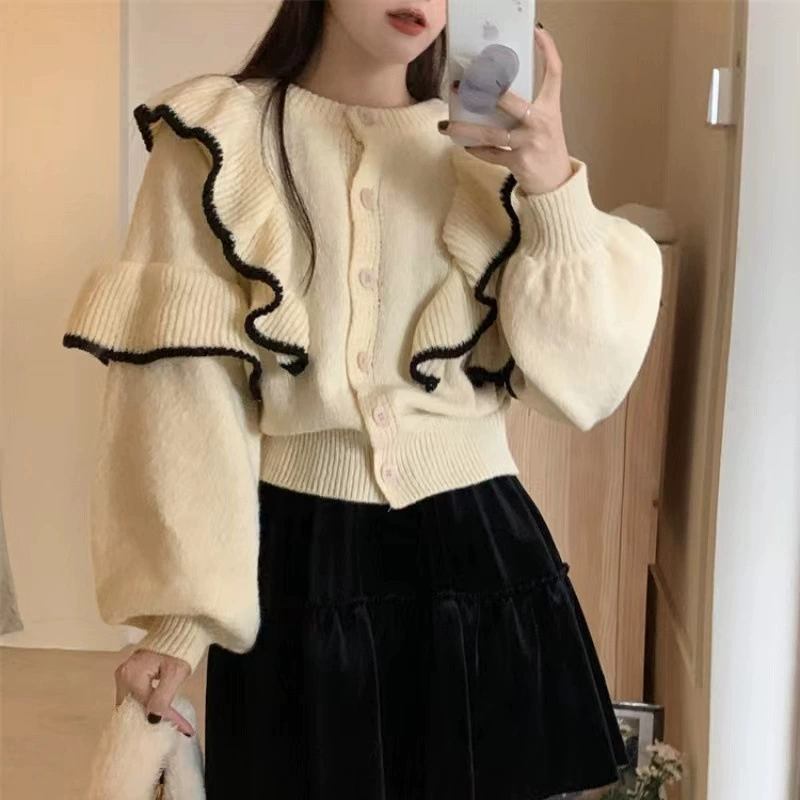 Новый дизайн осени 2025: модный женский свитер с цветовыми блоками и оборками, свободный крой, стильный повседневный трикотаж