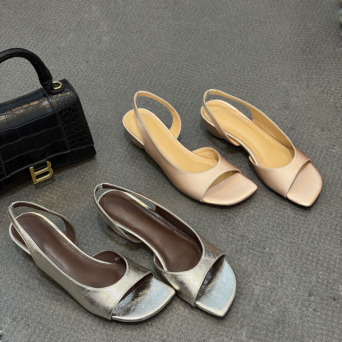 Sandalias de Cuña con Tira de Superfibra con Cierre de Hebilla y Punta Cuadrada para Verano image 1