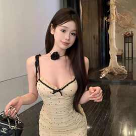 夏季设计蝴蝶结波点修身吊带显瘦连衣裙mm蕾丝纯欲辣妹腰包短裙潮