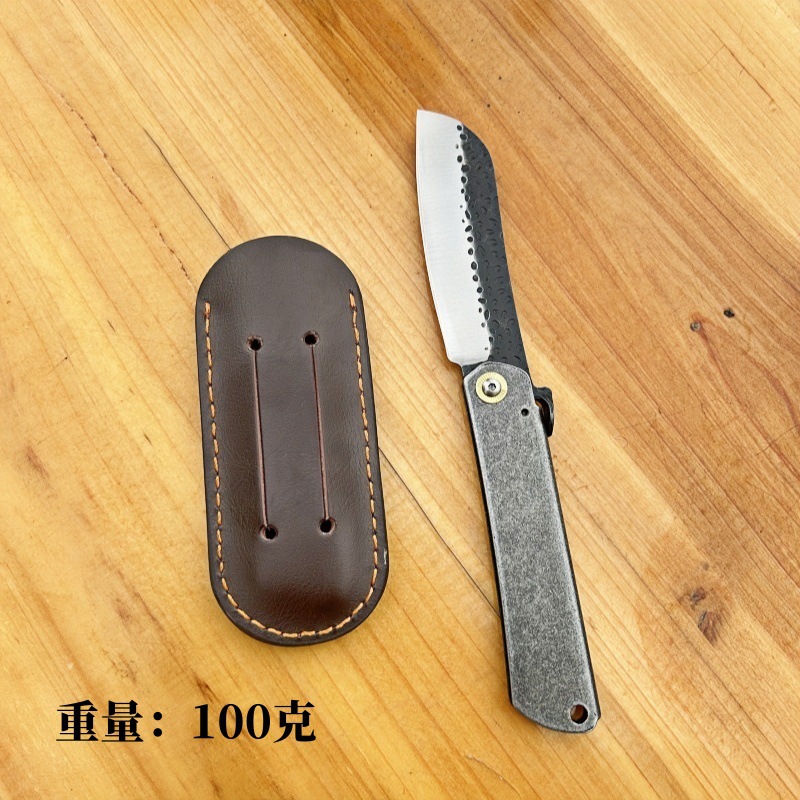 크고 검은 지방 납작한 머리