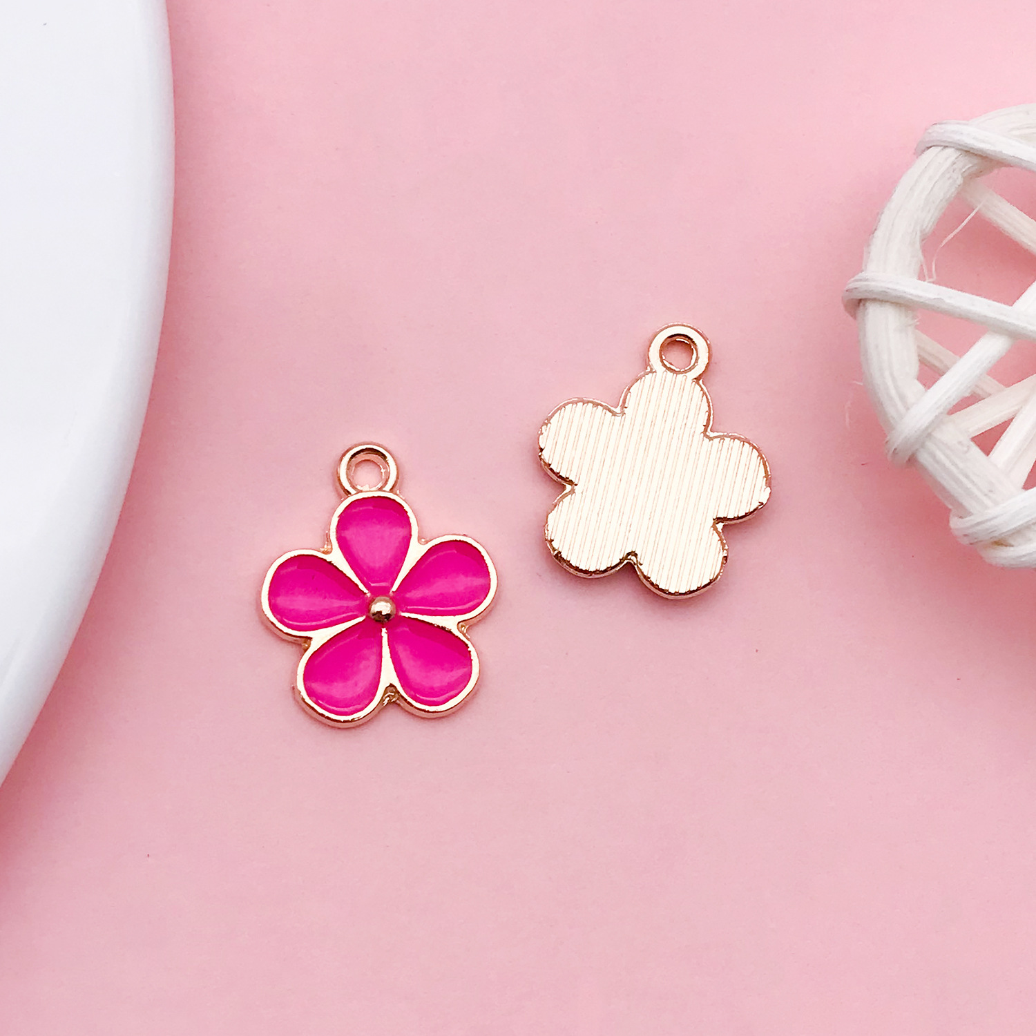 17566-玫红色滴油锌合金花朵17.5x21-1.1g