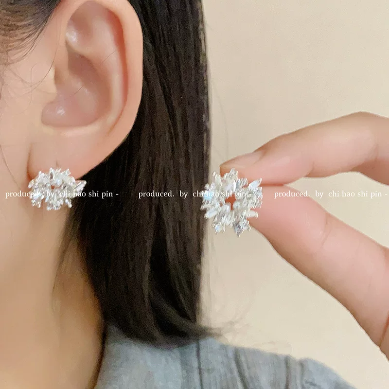 Светло-серебряные ногтевые sequins солнечный заряд, универсальные серьги с цирконом из жемчуга, стиль легкой роскоши, стиль высокого качества, простой и элегантный дизайн