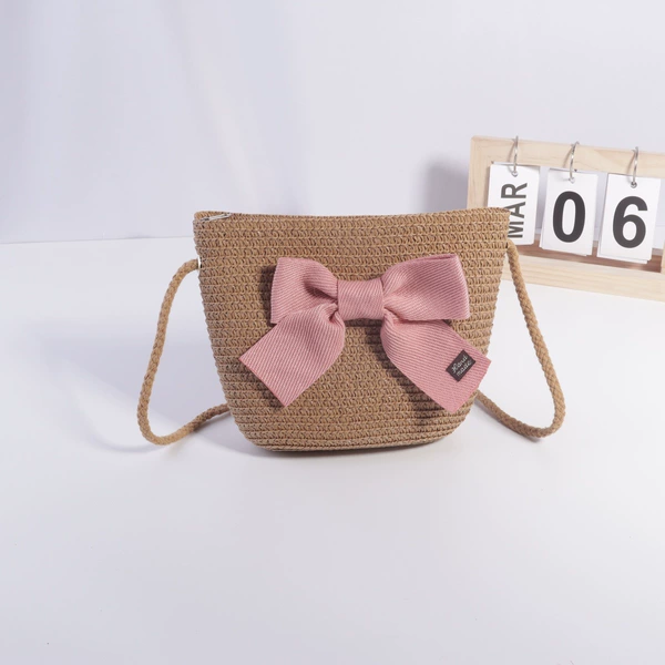 Capacious bag with bow