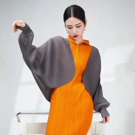 连衣裙;女式T恤;时尚休闲套装