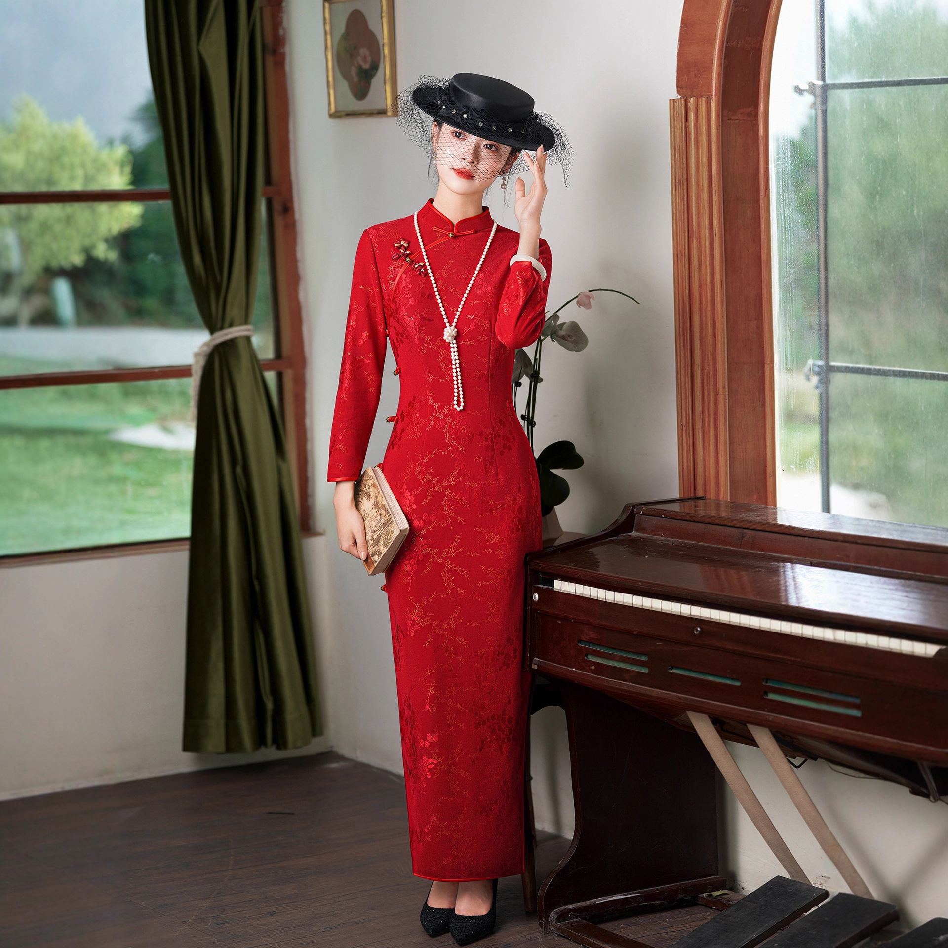 Improved Autumn and Winter Red Cheongsam High-End Young Mother Attending Wedding Banquet Dress Toast Dress 2025 New Long Sleeves