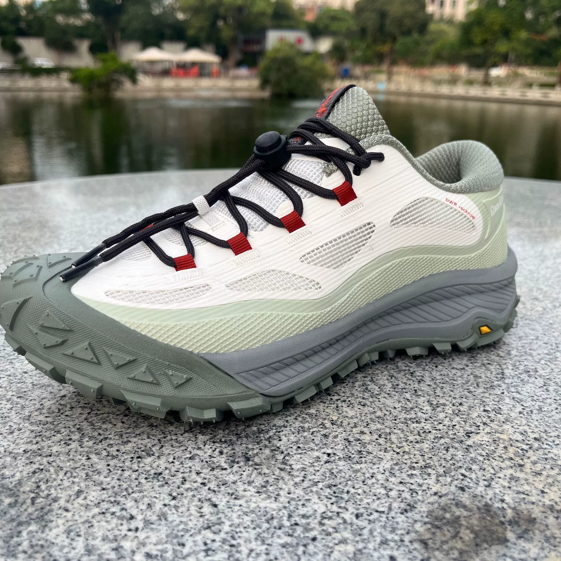 Hiking Shoes 2025 Summer Men's Shoes New Outdoor Hiking Breathable Non-Slip Mesh Sports Shoes Cross-Country Hiking Shoes