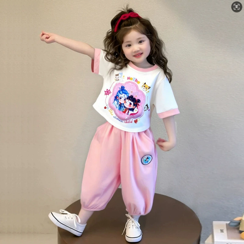 Летний спортивный костюм для девочек 2025, новый супер стильный детский комплект Nezha, летний короткий рукав, двухкомпонентный набор для малышей
