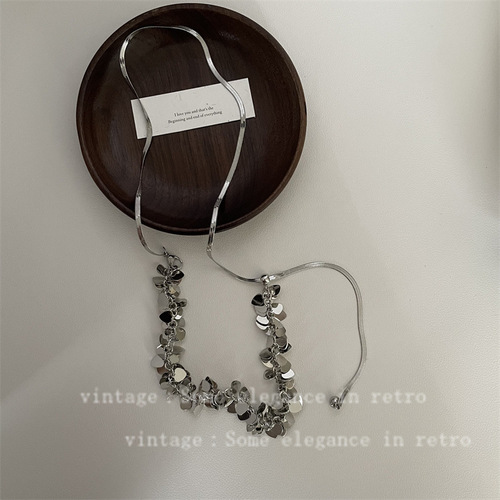 Love sequins pull-out necklace for women, design does not fade, light luxury titanium steel clavicle chain, internet celebrity temperament necklace