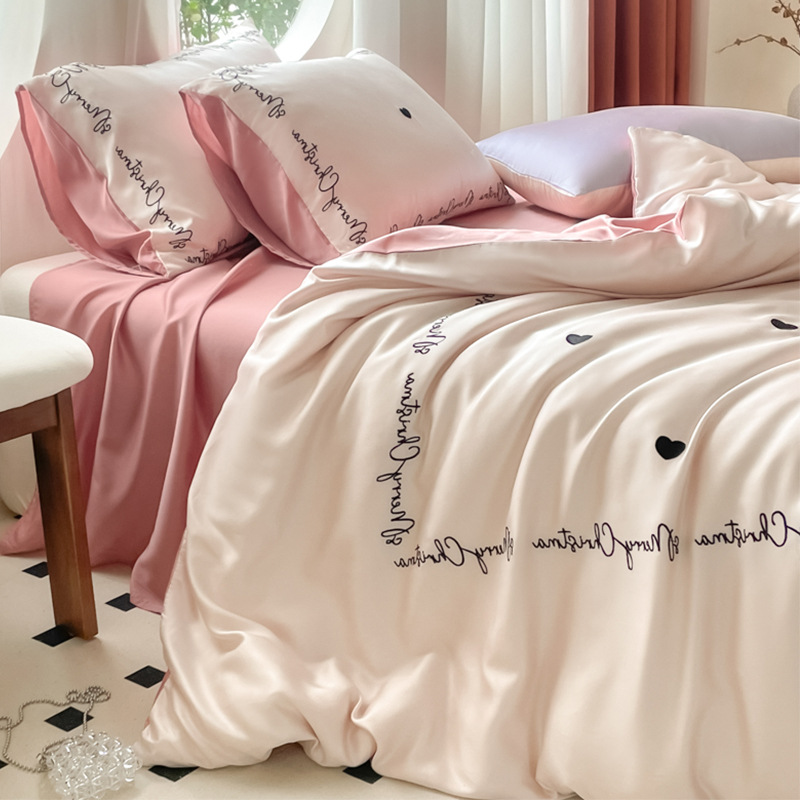 2025 Summer Small Fresh Ice Silk Cama Juego de cuatro piezas Sábana de cama desnuda sedosa Funda de edredón Juego de cama de dormitorio de tres piezas