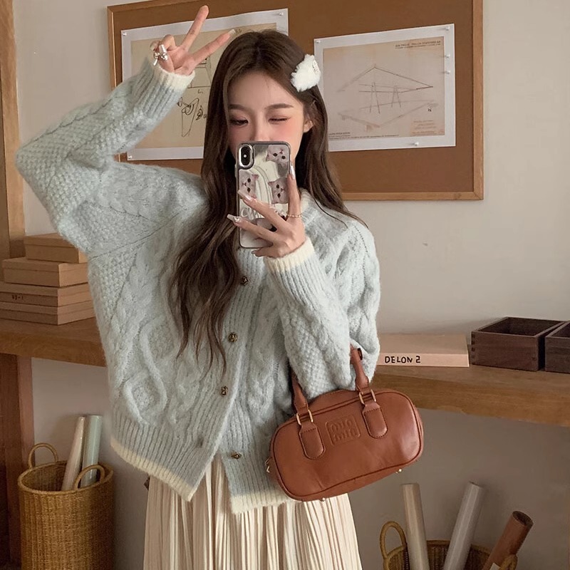 奶蓝色浣熊绒麻花圆领毛衣外套女秋冬慵懒小个子短款针织开衫|undefined