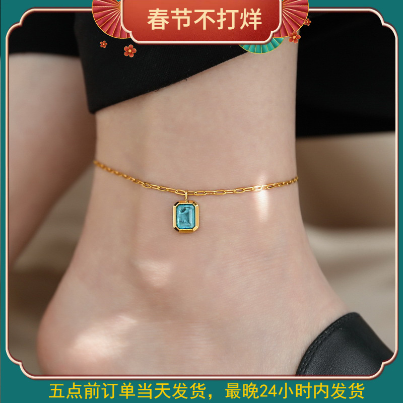 De alto grado blanco retro 18K chapado en oro cuadrado verde cristal tobillera nicho femenino diseño sentido luz lujo titanio acero no se desvanece