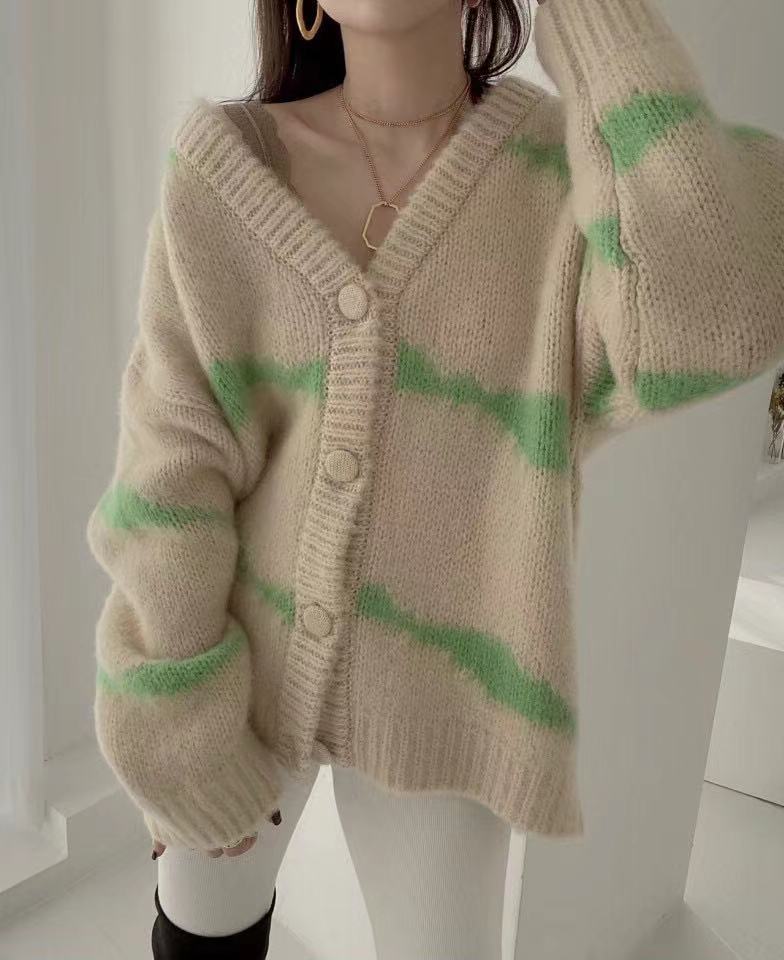 韓国風カレッジスタイルVネックセーターコート レディース 2025春秋新作 不規則ストライプ 若見えニットカーディガン トレンド
