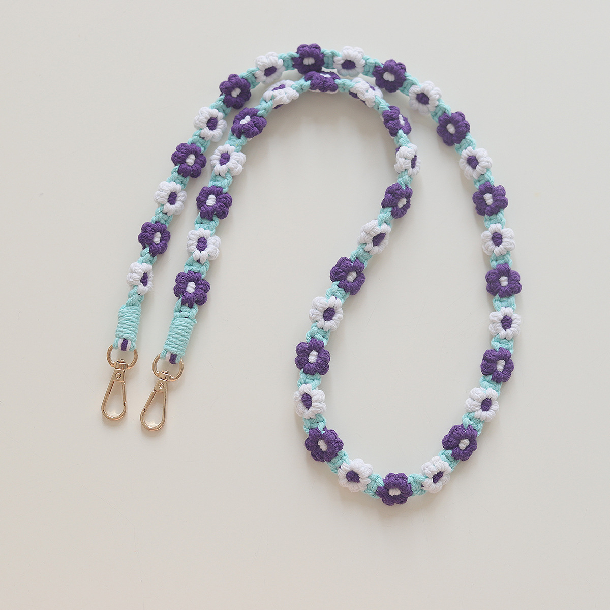 보라색, 흰색, 파란색의 두 가지 색상