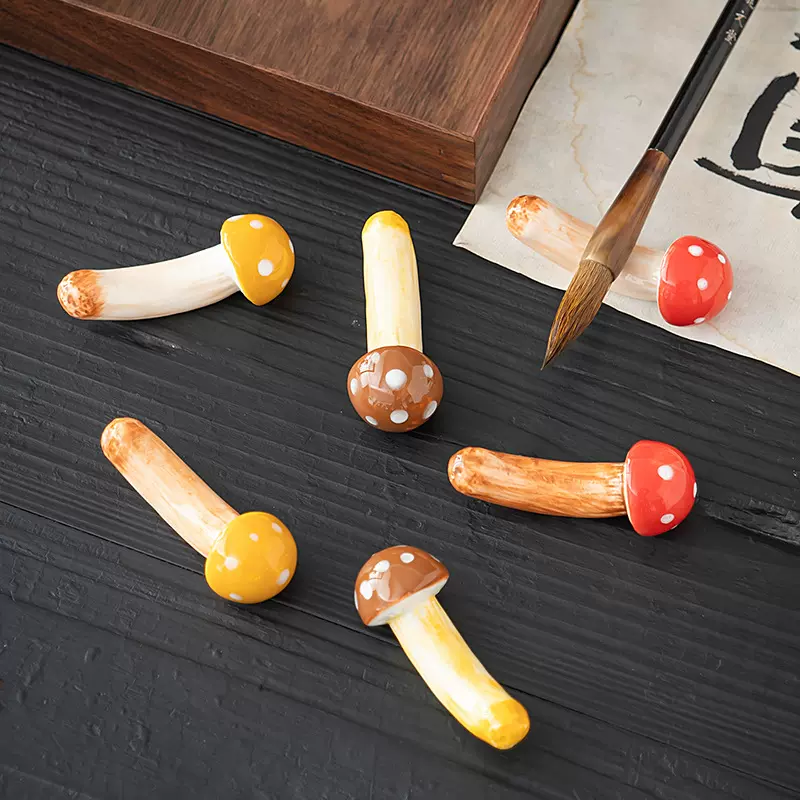 日式创意陶瓷蘑菇摆件家居筷托笔托日料店酒店装饰品茶桌茶道配件