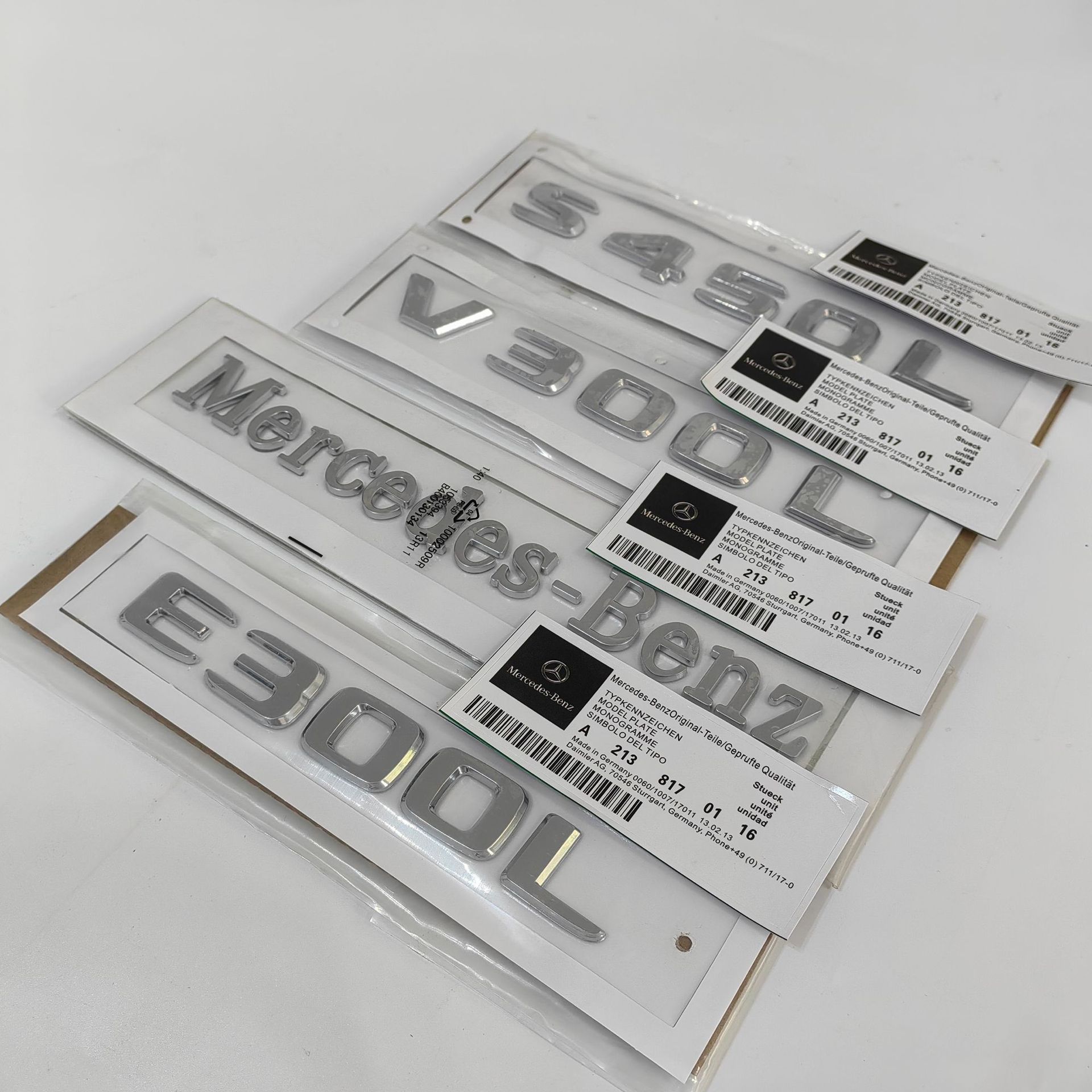 Mercedes-Benz car logo rear emblem sticker E/C-Class E300L/GLC/GLE/AMG/260L number letter emblem in English