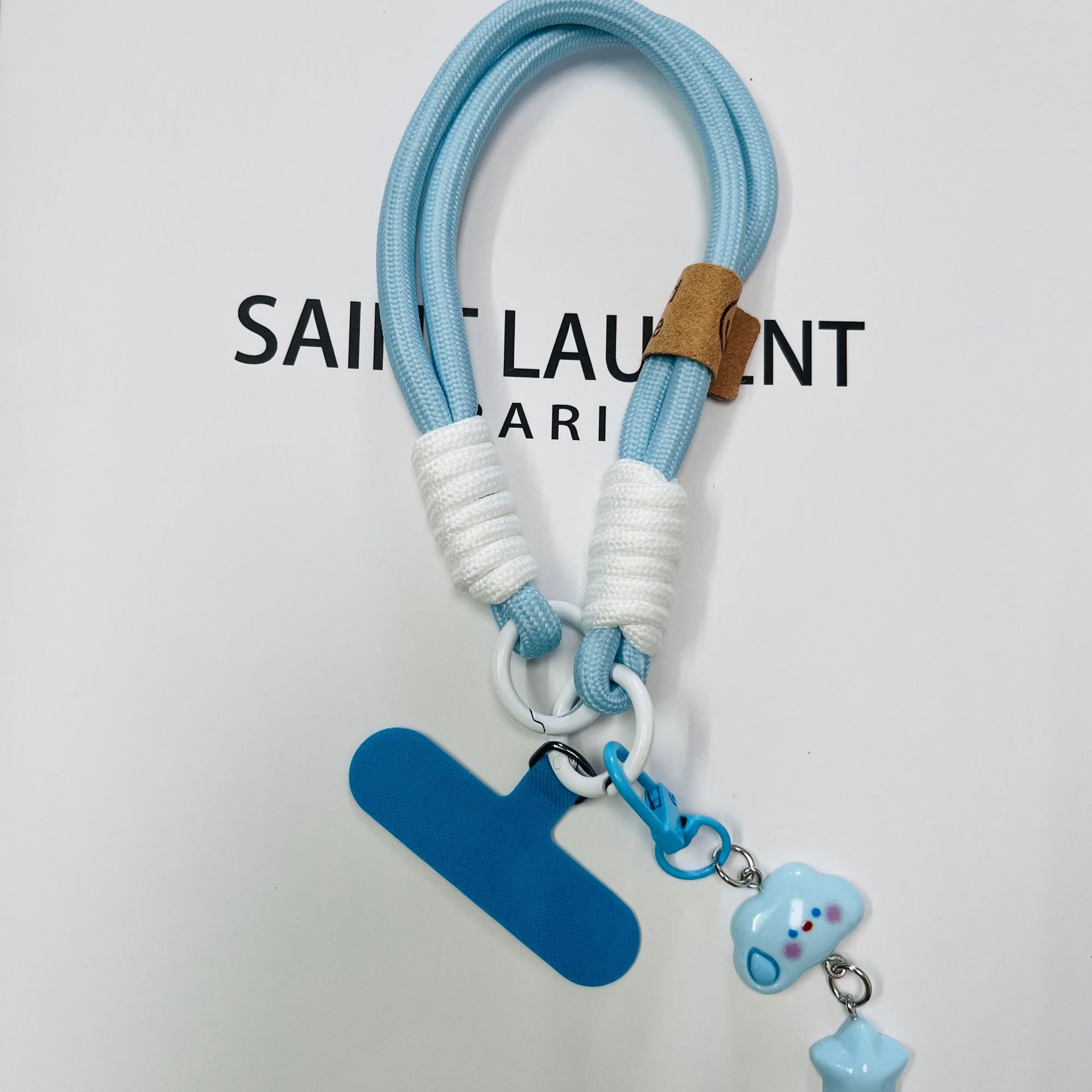 하늘색+웃는 얼굴+스페이서+구름