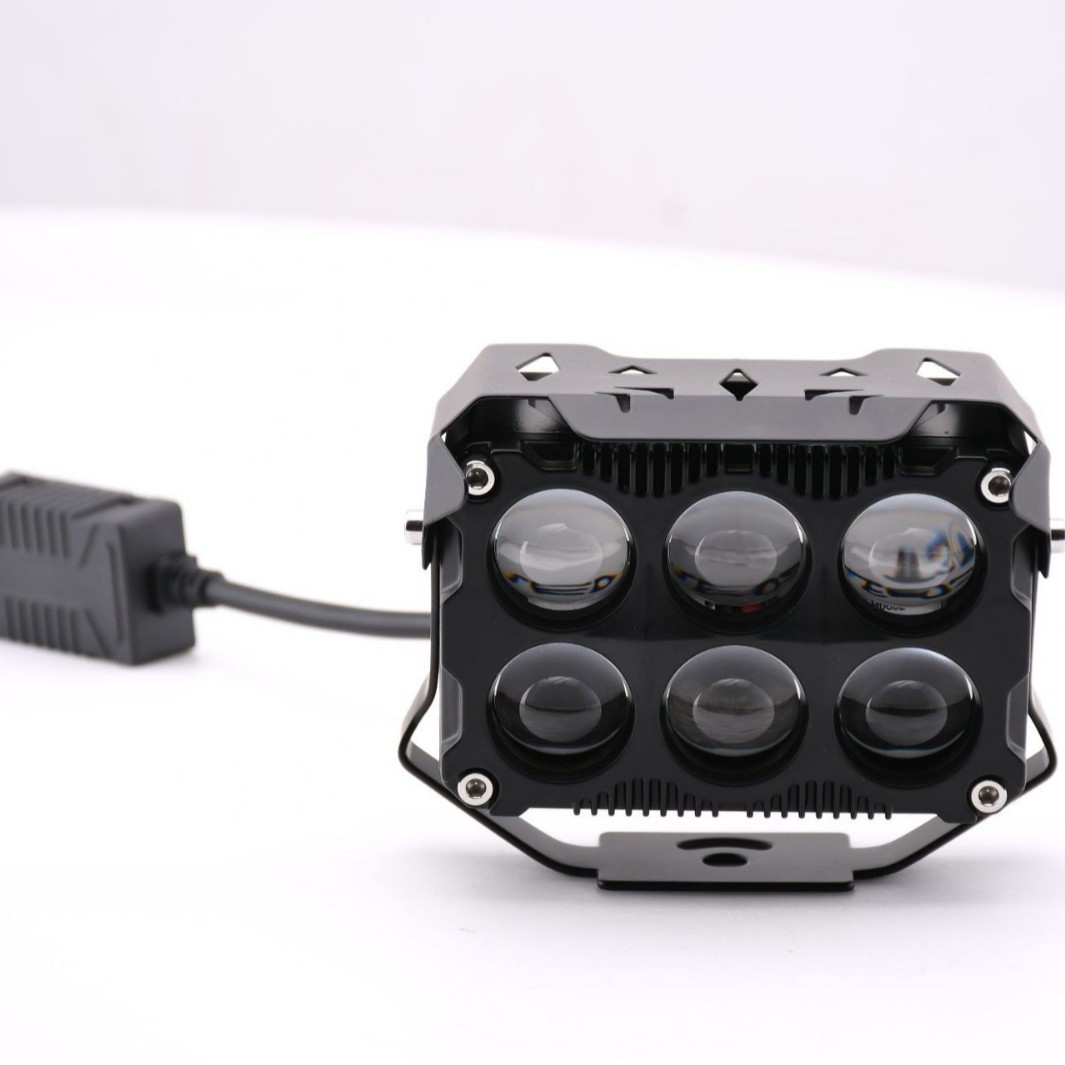 4 * 4 automóviles motocicletas baterías de automóviles pistolas láser doble lente de luz superbrillante reflector impermeable parrilla de dos colores