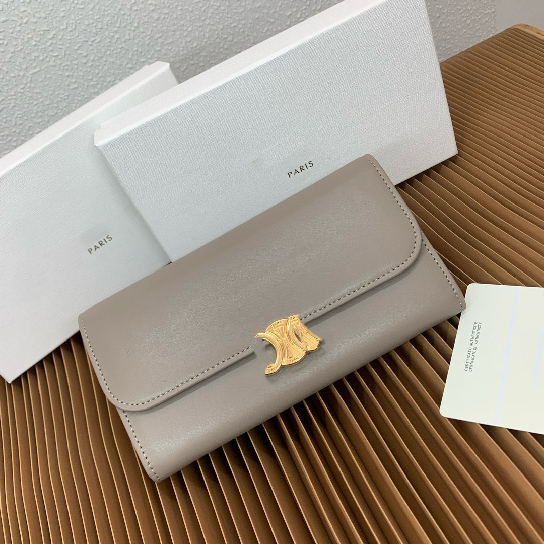 カーキ