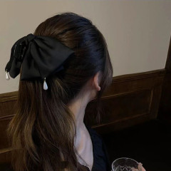 逃亡王女サテンビッグリボンクリップ小さなパールペンダント後頭部トップクリップサメクリップヘアアクセサリー卸売