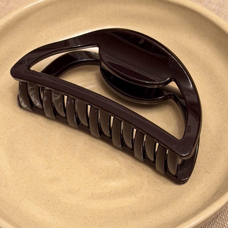 Holoo·Rachel's same style hair clip, chocolate semicircular hair claw, high-end large claw clip, hair styling shark clip Holoo·Rachel's same style hair clip, chocolate semicircular hair claw, high-end large claw clip, hair styling shark clip