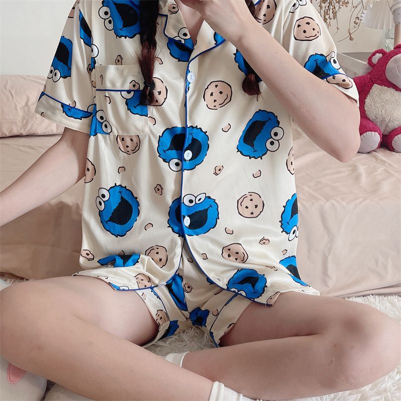 Venta al por mayor transfronteriza del sudeste asiático nuevos pijamas de estilo caliente para mujer pantalones cortos de manga corta de verano rebeca coreana solapa de dibujos animados servicio a domicilio