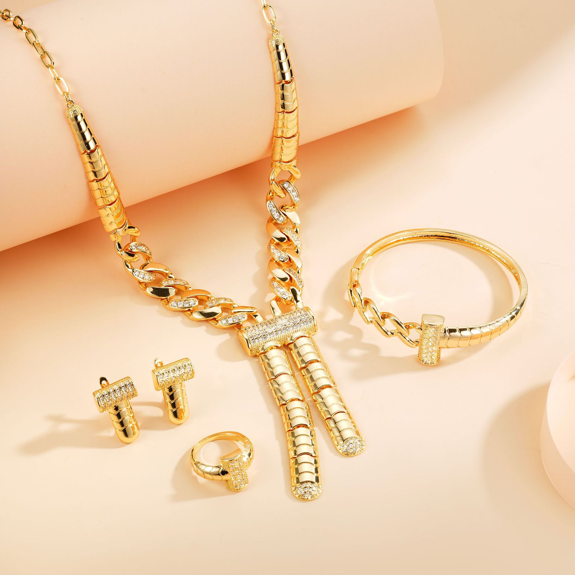 Europa y América en forma de T diseño conjunto de joyería con diamantes lujosos de alto nivel sensación pulsera collar joyería transfronteriza al por mayor