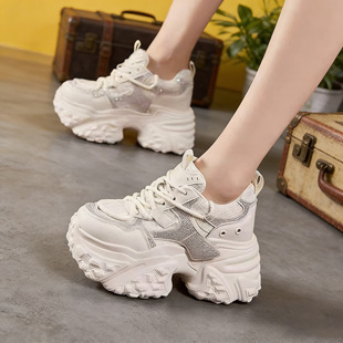 ���ֵ�ɸ��ϵ�ЬŮ2026�����¿���L�������\��Ь�@�ݕr�����eЬ