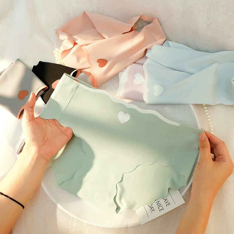 Бесшовное нижнее белье Ice Silk, женские летние тонкие дышащие однотонные графеновые брюки со средней талией и персиковыми сердечками, треугольные шорты