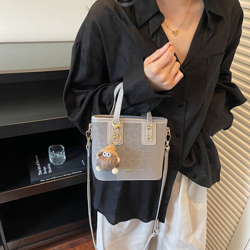 Bolso de mano transfronterizo de alta calidad, bolso de balde de moda para mujeres, otoño y invierno 2025, nuevo tipo de bolso de moda, bolso de hombro de aire extranjero