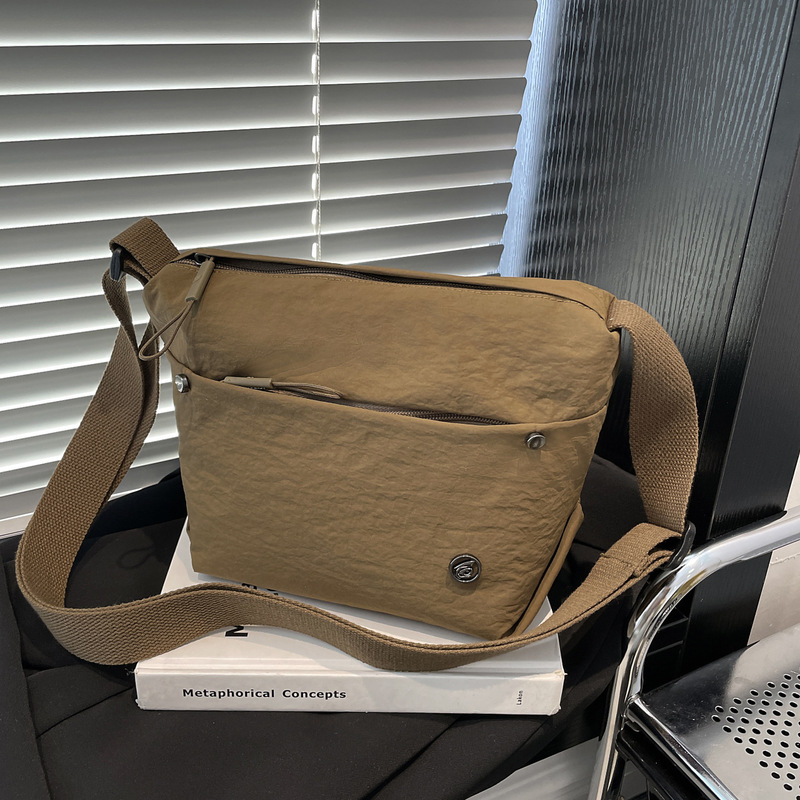 Fashion Messenger Bag Women's 2025 New Simple Shoulder Ultra-light High-end Niche All-match Exquisite Commuter Bag