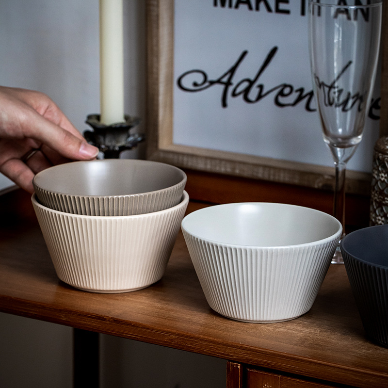Tacos de arroz en relieve de niebla de 5 pulgadas personales de nicho cuenco de cerámica características domésticas de alto valor de exportación transfronteriza cuenco de arroz