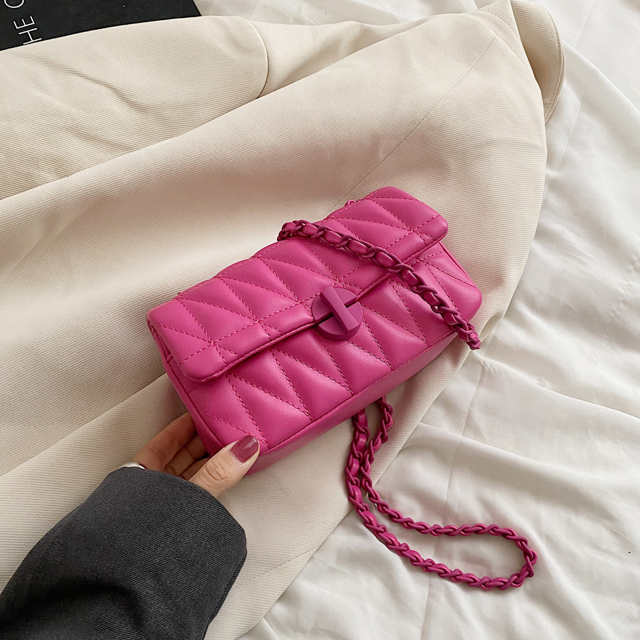 Small Quilted Shoulder Bag In Soft Leather With Chain For Women_voghion.com